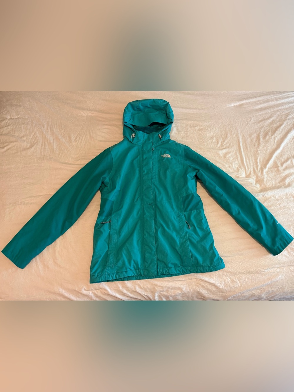 The North Face Womeb's Teal Hooded Winter Jacket